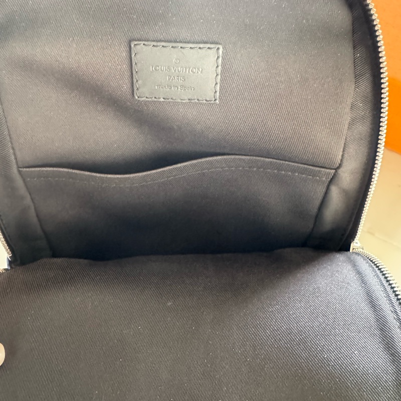 正品 LV N50024 藍棋盤胸前包 狀況極新 只背一次-3