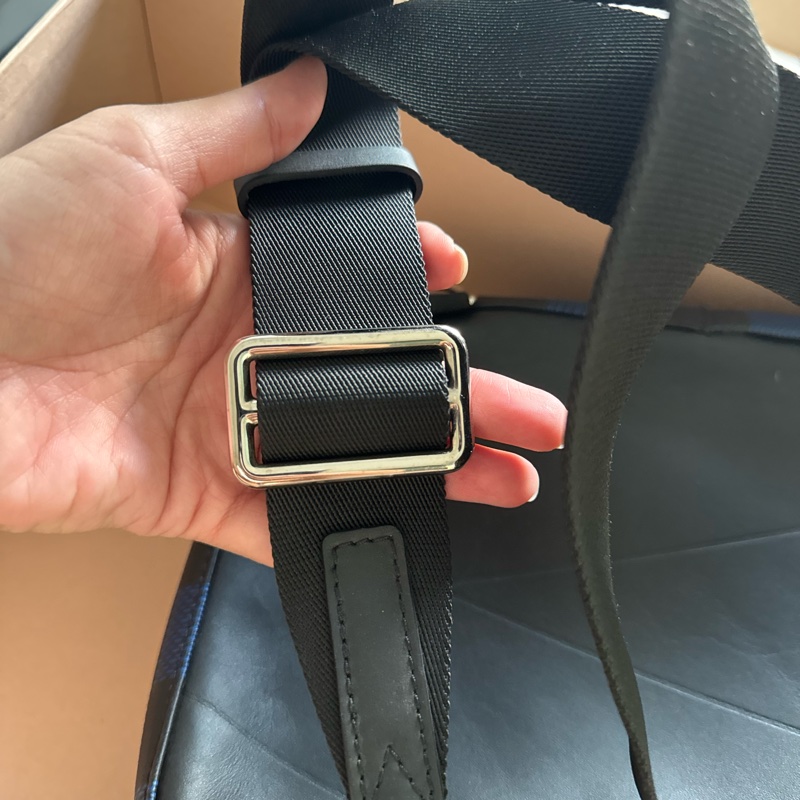 正品 LV N50024 藍棋盤胸前包 狀況極新 只背一次-17