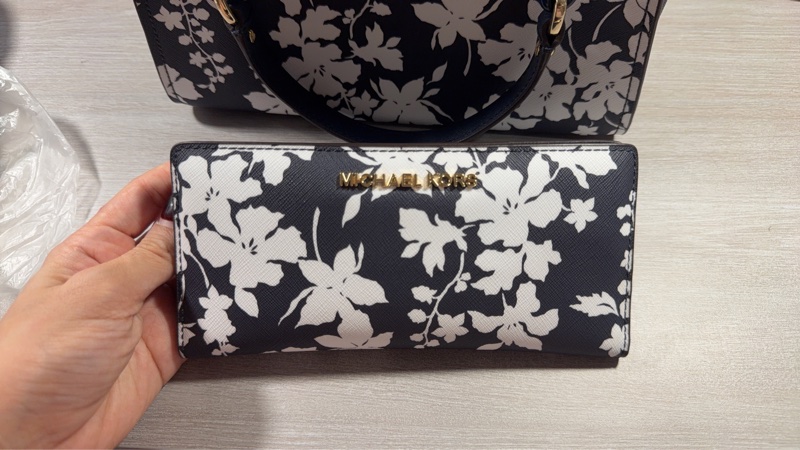 Michael Kors 塗層皮革花卉印花對折皮夾帶卡套，兩件套-4