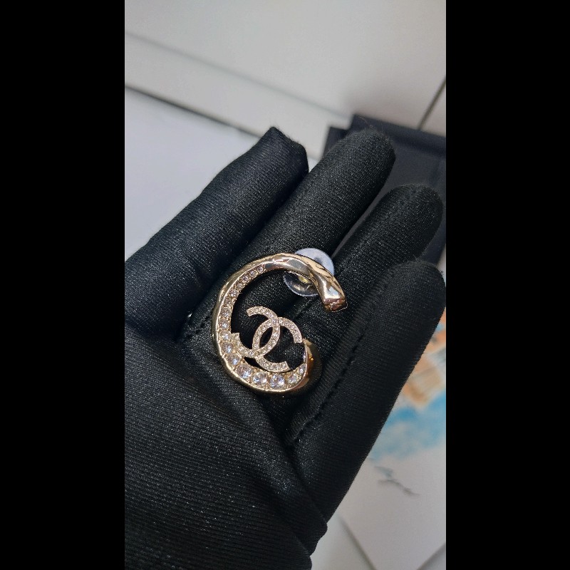 Chanel 淡金大C水鑽雙C耳環-2