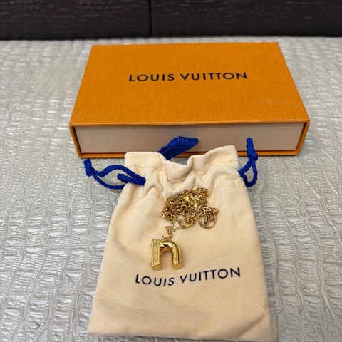 LV 金色LVme系列n字項鍊M61069