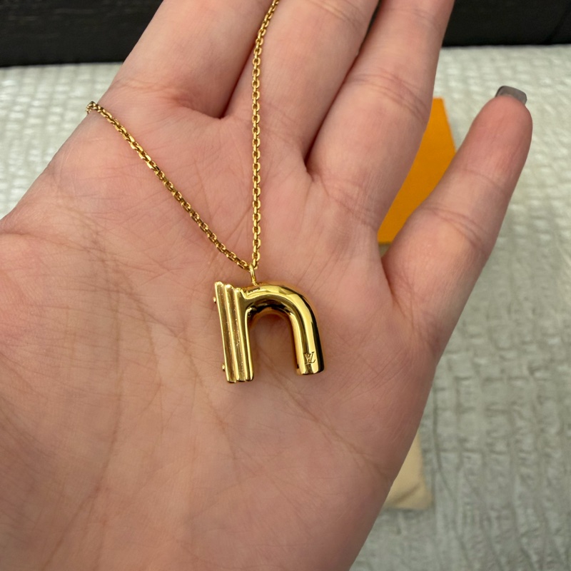 LV 金色LVme系列n字項鍊M61069-1