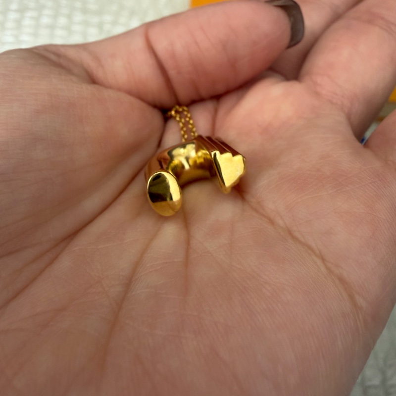 LV 金色LVme系列n字項鍊M61069-3