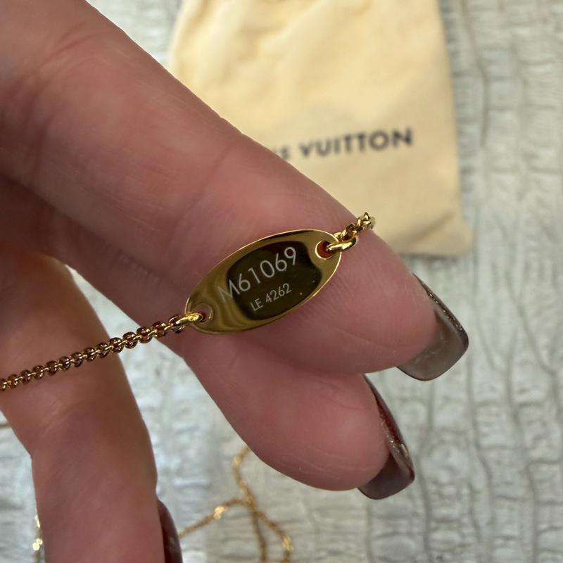 LV 金色LVme系列n字項鍊M61069-5