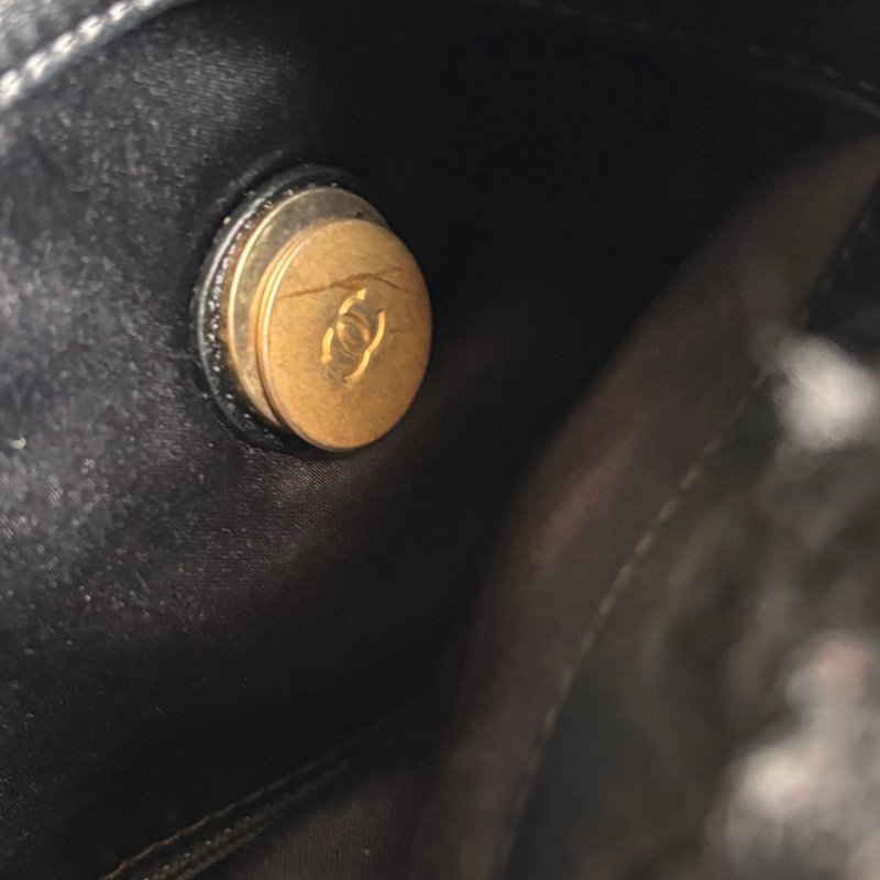 收藏品割愛秋冬款♡ ::CHANEL:: Curly Fur Flap Bag經典雙C 黑色毛料肩背包-11