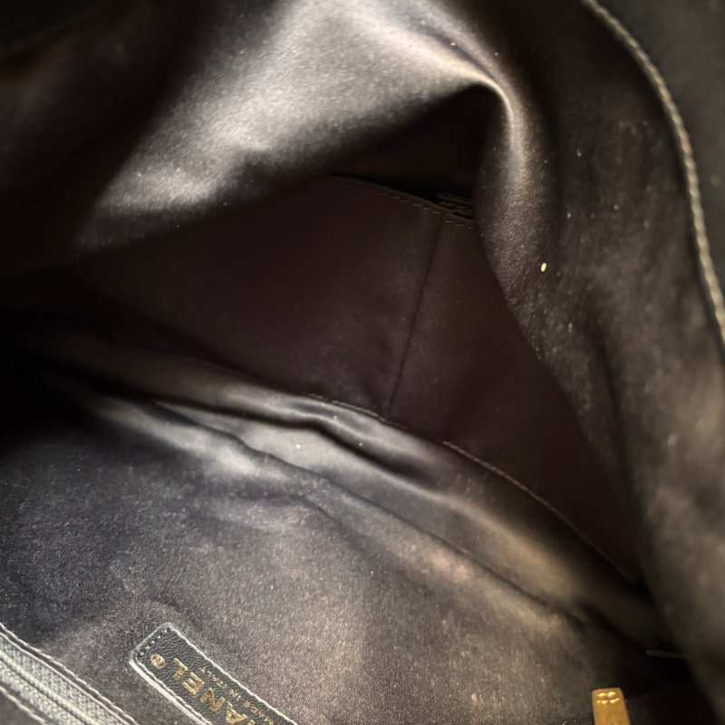 收藏品割愛秋冬款♡ ::CHANEL:: Curly Fur Flap Bag經典雙C 黑色毛料肩背包-14