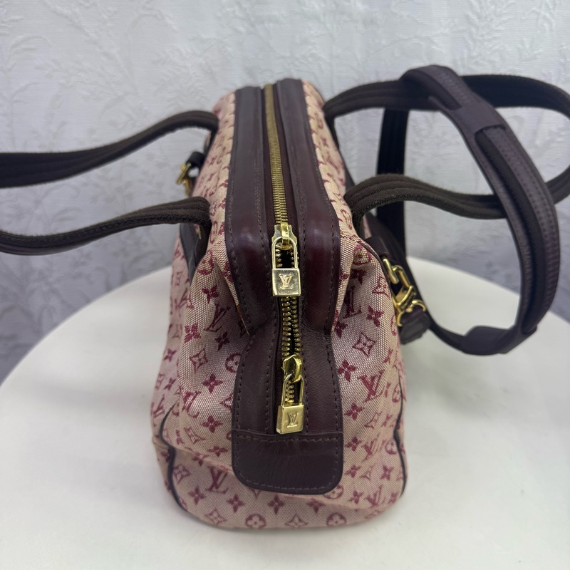 Louis Vuitton Handbag-10