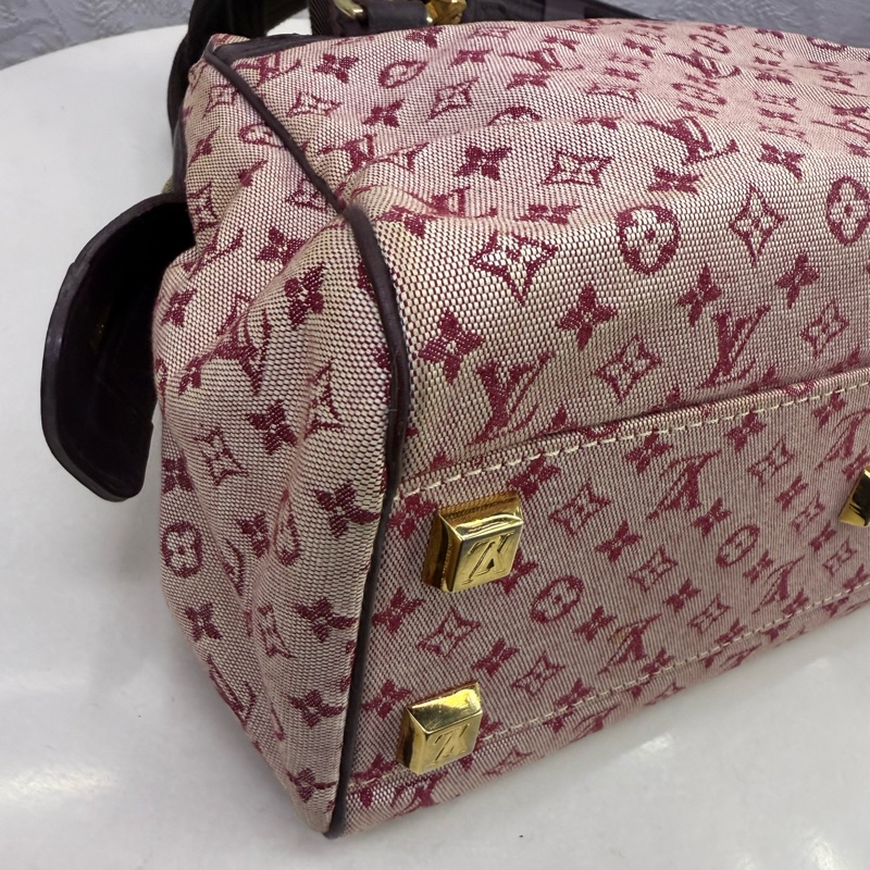 Louis Vuitton Handbag-12