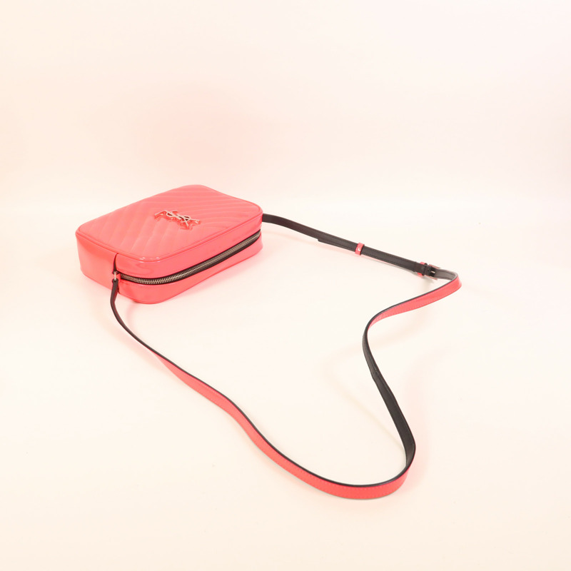 SAINT LAURENT 漆皮皮革Lou Camera Bag銀扣肩背袋-7
