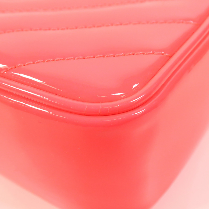 SAINT LAURENT 漆皮皮革Lou Camera Bag銀扣肩背袋-10