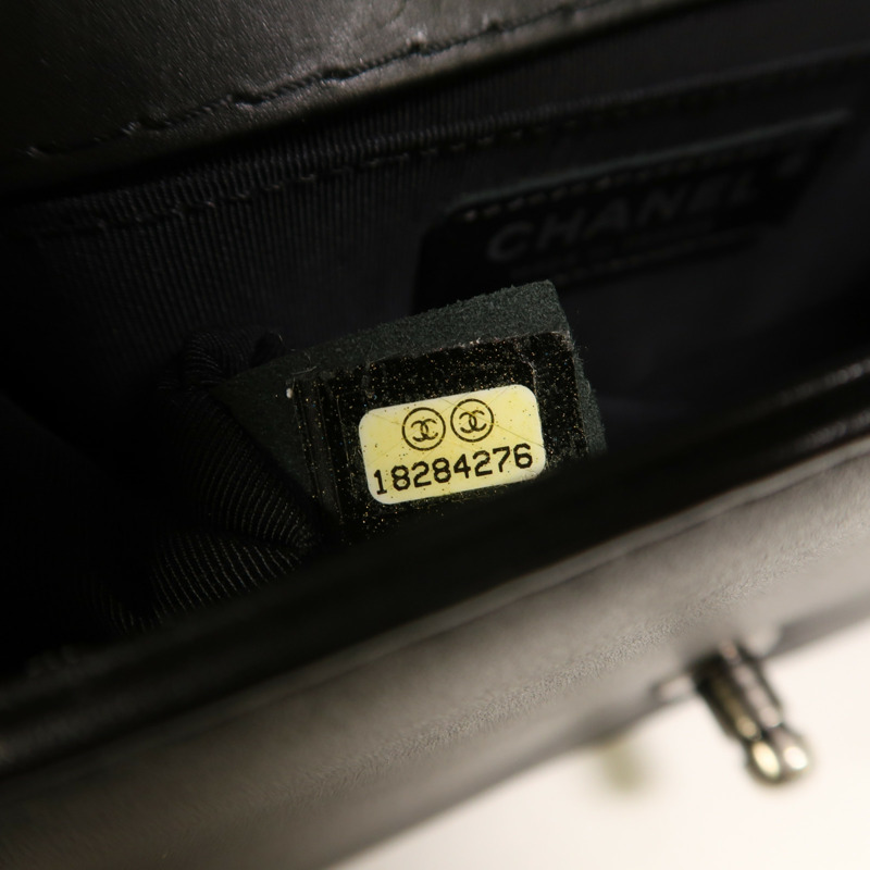 CHANEL 牛皮皮革Boy 20銀扣鏈帶肩背袋-6