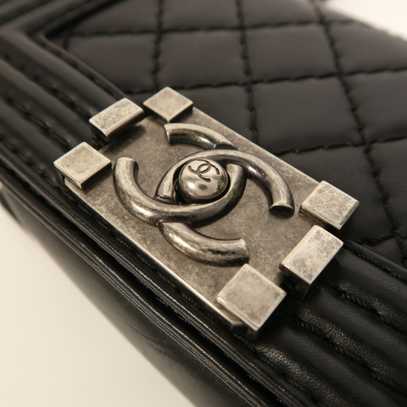 CHANEL 牛皮皮革Boy 20銀扣鏈帶肩背袋-8