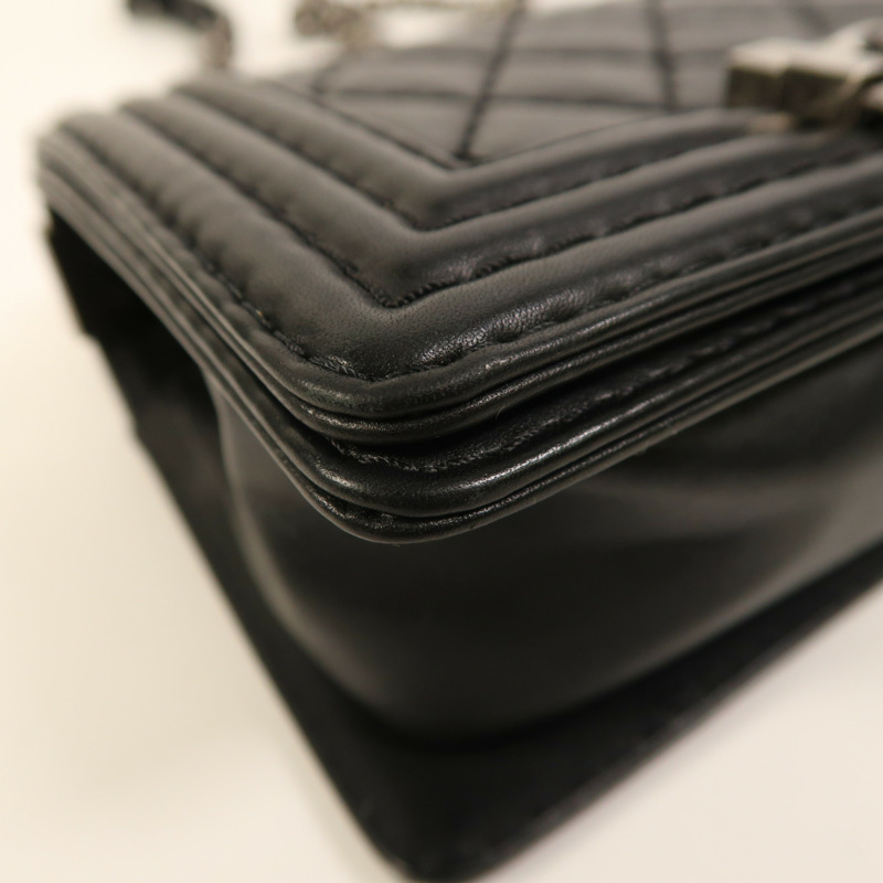 CHANEL 牛皮皮革Boy 20銀扣鏈帶肩背袋-10