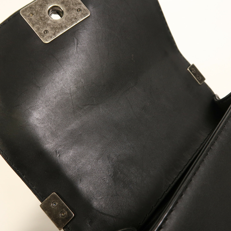 CHANEL 牛皮皮革Boy 20銀扣鏈帶肩背袋-13