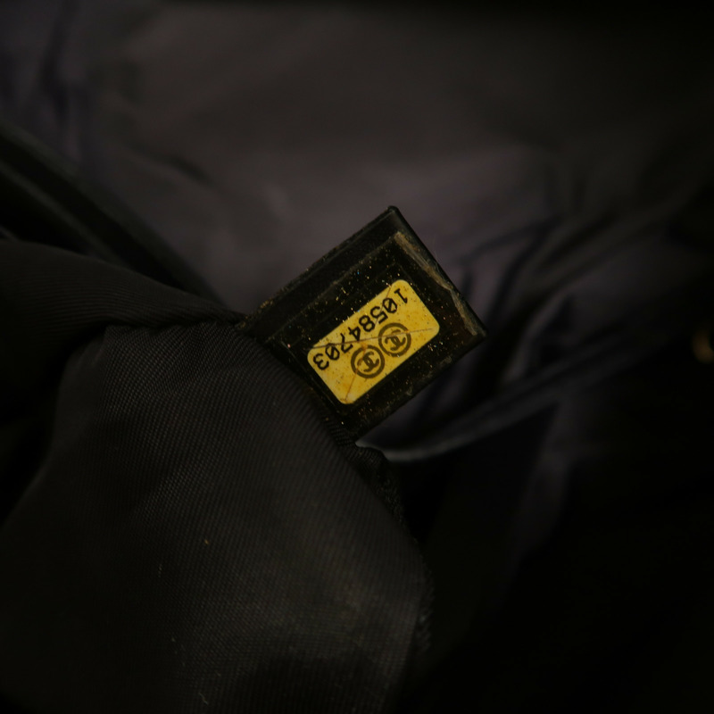 CHANEL 尼龍Shoulder Bag金扣肩背袋-6