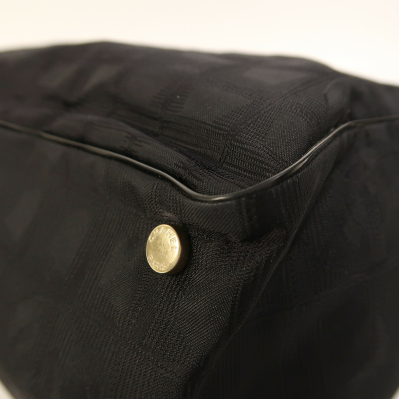 CHANEL 尼龍Shoulder Bag金扣肩背袋-11