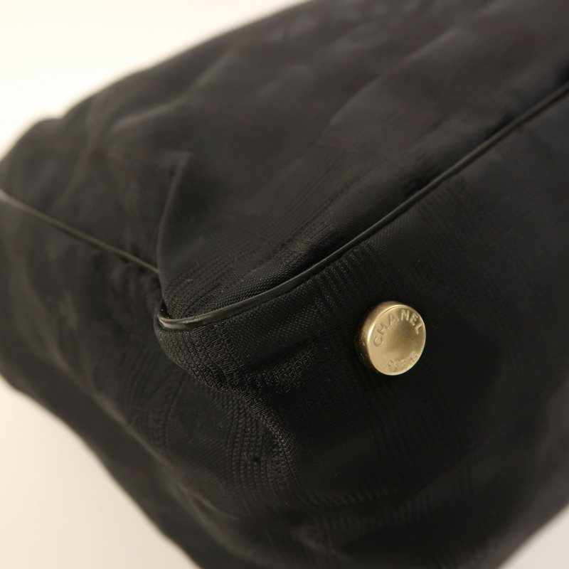 CHANEL 尼龍Shoulder Bag金扣肩背袋-12