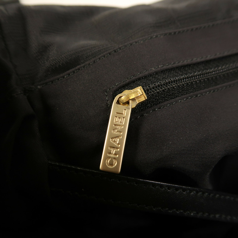 CHANEL 尼龍Shoulder Bag金扣肩背袋-13