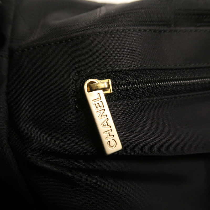 CHANEL 尼龍Shoulder Bag金扣肩背袋-14