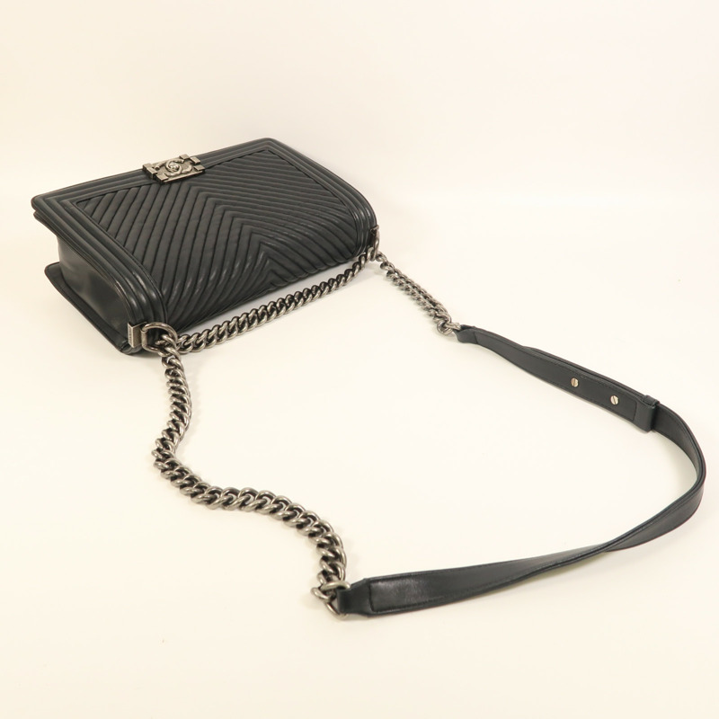 CHANEL 牛皮皮革Boy 28銀扣鏈帶肩背袋-8