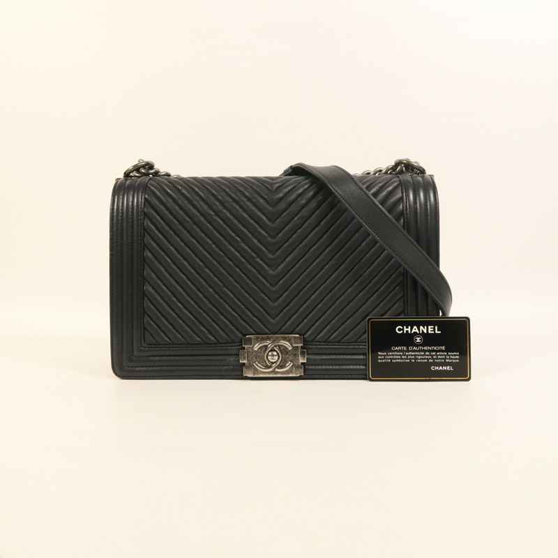 CHANEL 牛皮皮革Boy 28銀扣鏈帶肩背袋-9