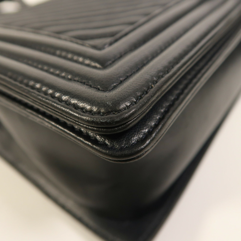 CHANEL 牛皮皮革Boy 28銀扣鏈帶肩背袋-12