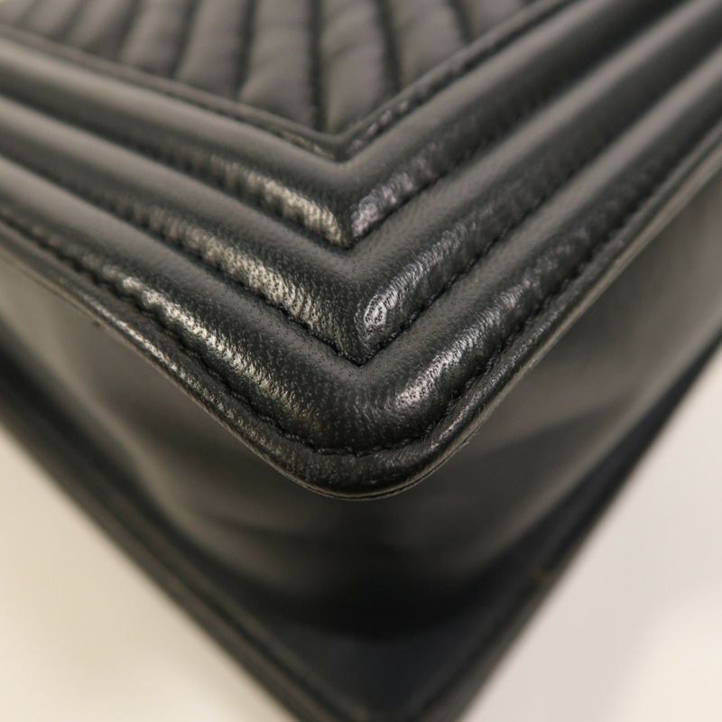 CHANEL 牛皮皮革Boy 28銀扣鏈帶肩背袋-14