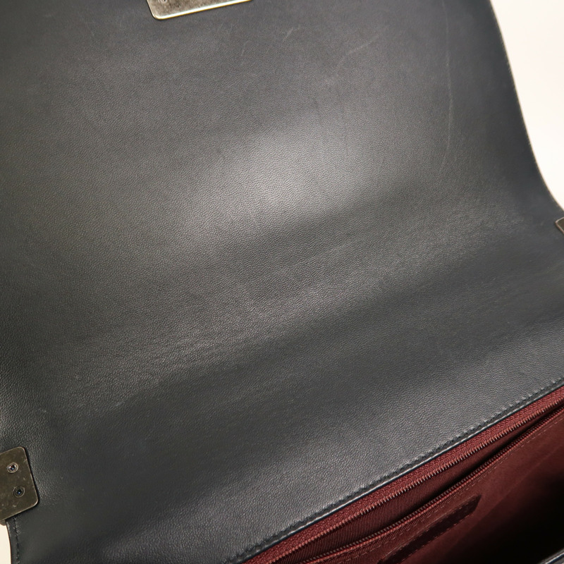 CHANEL 牛皮皮革Boy 28銀扣鏈帶肩背袋-15