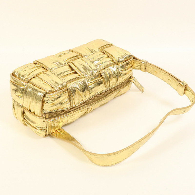 BOTTEGA VENETA 羊皮皮革Brick Cassette Small金扣肩背袋-7