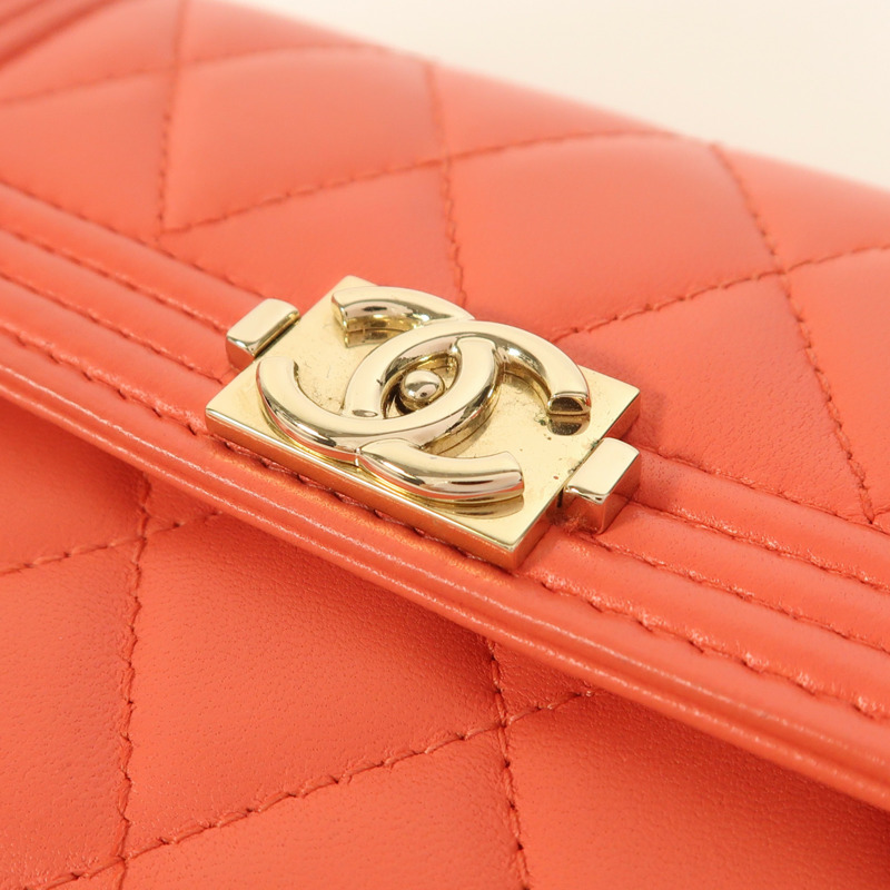 CHANEL 牛皮皮革Boy Wallet金扣錢包-8