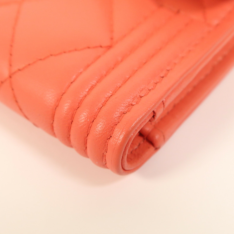 CHANEL 牛皮皮革Boy Wallet金扣錢包-9