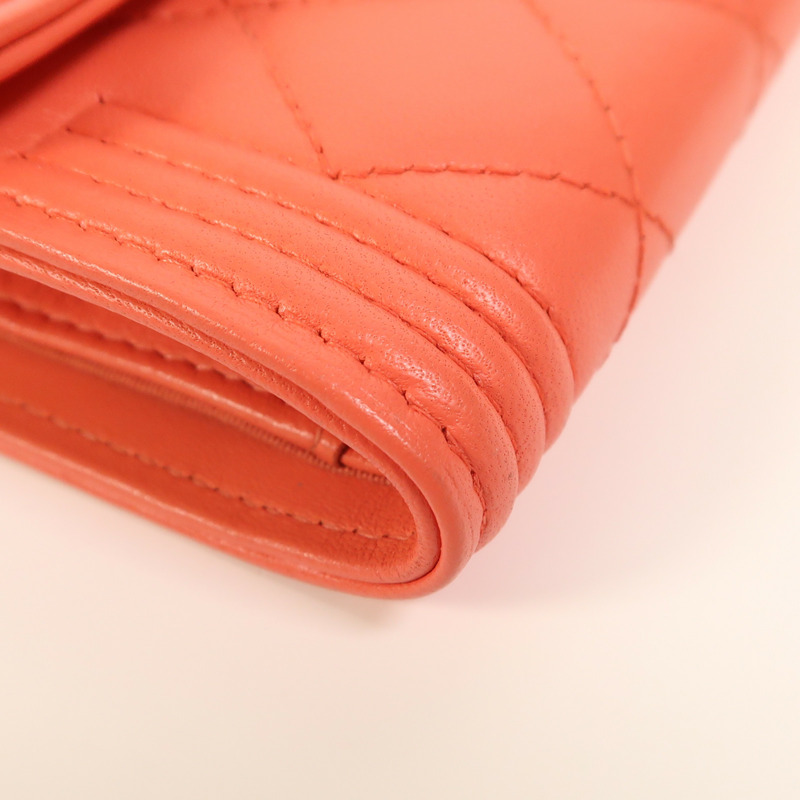 CHANEL 牛皮皮革Boy Wallet金扣錢包-10