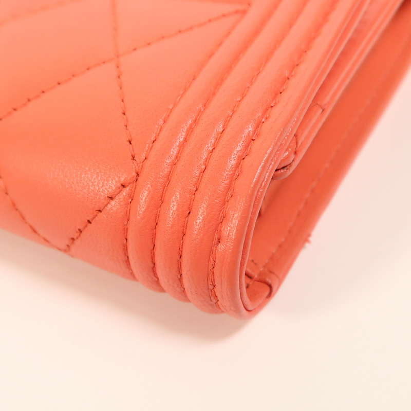 CHANEL 牛皮皮革Boy Wallet金扣錢包-11