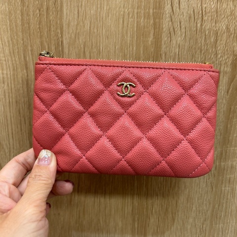 Chanel 玫粉荔枝皮一字拉零錢包