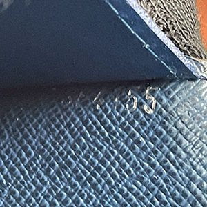 *奢華大道國際精品*【L3277】 LV海洋藍色牛皮TAIGA BRAZZA對開長夾 M33404-3