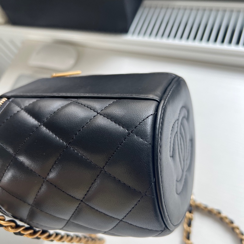 ✨Chanel 小號化妝盒 手柄款 手提肩背斜背都好看🖤-11