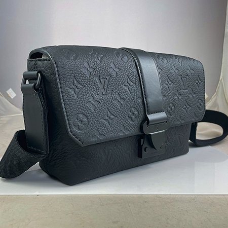 *奢華大道國際精品*【L3408】LV黑色牛皮壓紋S-Cape 郵差包M23741-1