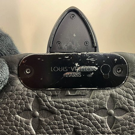 *奢華大道國際精品*【L3408】LV黑色牛皮壓紋S-Cape 郵差包M23741-7