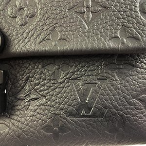 *奢華大道國際精品*【L3408】LV黑色牛皮壓紋S-Cape 郵差包M23741-12