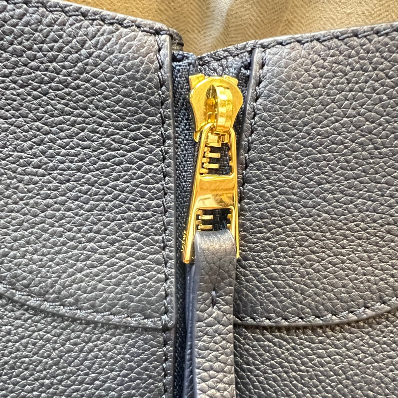 Loewe 深藍牛皮金釦 Hammock小號吊床手提肩斜背包-13