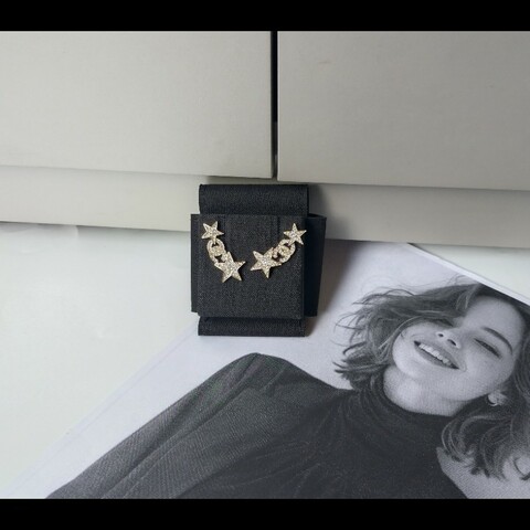 Chanel 淡金水鑽星星雙C耳環