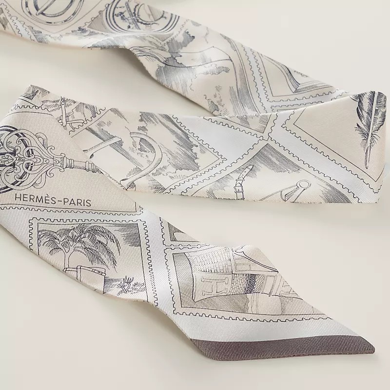 Hermes Le Philateliste du Faubourg Twilly 絲巾
官網NT$ 8,200-3