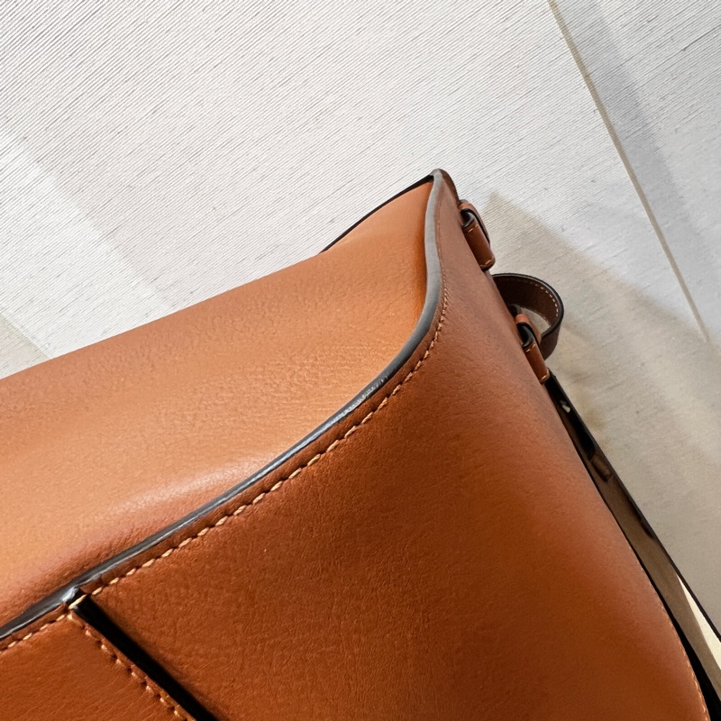 Loewe 焦糖牛皮銀釦Hommock中號吊床包-5