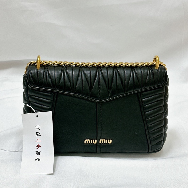 莉亞精品♡ Miumiu 金屬扣環斜背包黑 二手美包-3