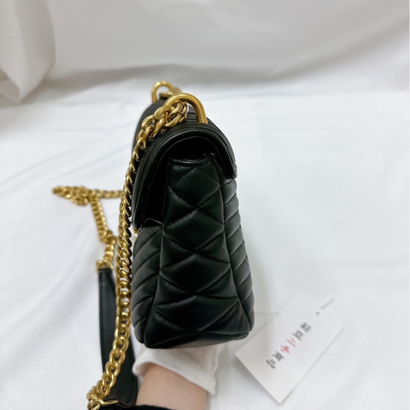 莉亞精品♡ Miumiu 金屬扣環斜背包黑 二手美包-5