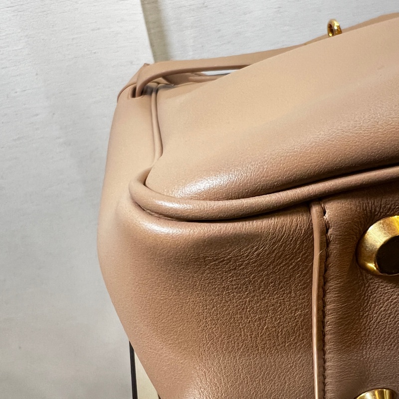 Balenciaga 奶茶牛皮霧金釦直立交叉斜背包-6