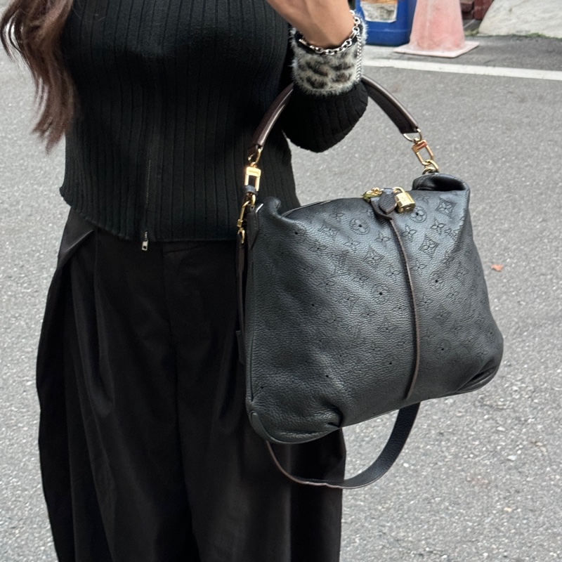 （超稀有⏰） LV Mahina 全牛皮 斜背+單肩+腋下 專櫃15.3萬！-1