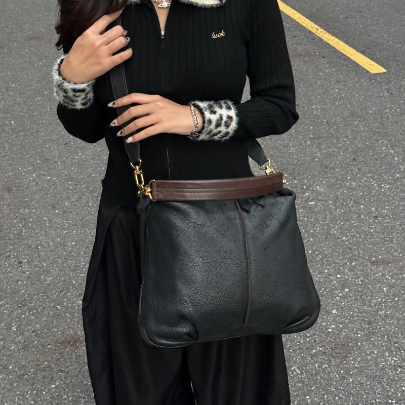 （超稀有⏰） LV Mahina 全牛皮 斜背+單肩+腋下 專櫃15.3萬！-2