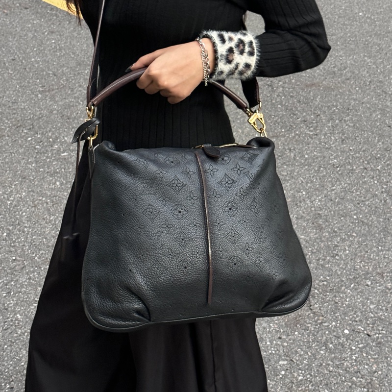 （超稀有⏰） LV Mahina 全牛皮 斜背+單肩+腋下 專櫃15.3萬！-4