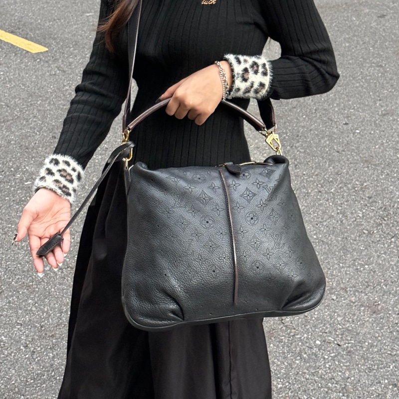 （超稀有⏰） LV Mahina 全牛皮 斜背+單肩+腋下 專櫃15.3萬！-6